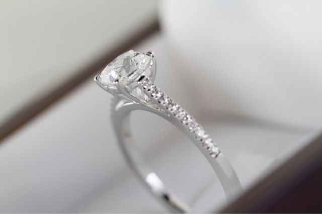 How to Choose the Perfect Lab Grown Engagement Rings?
